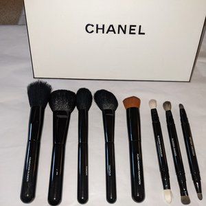 CHANEL makeup brushes (set of 8)